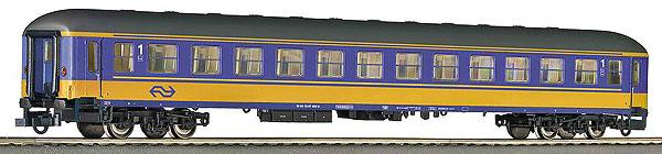 Passenger car 1st class type ICK<br /><a href='images/pictures/Roco/64320.jpg' target='_blank'>Full size image</a>